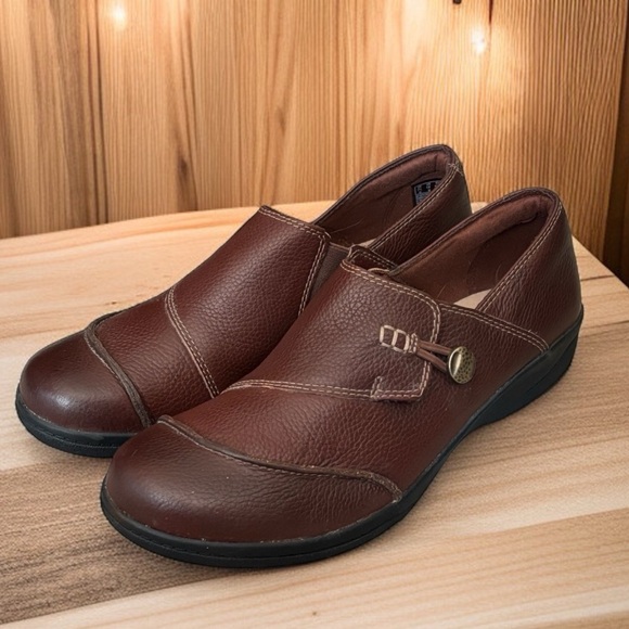 Clarks Cheyn Misha Loafers NWOT Women 10 Dark Tan Leather Slip-On Comfort Shoe - Picture 1 of 8